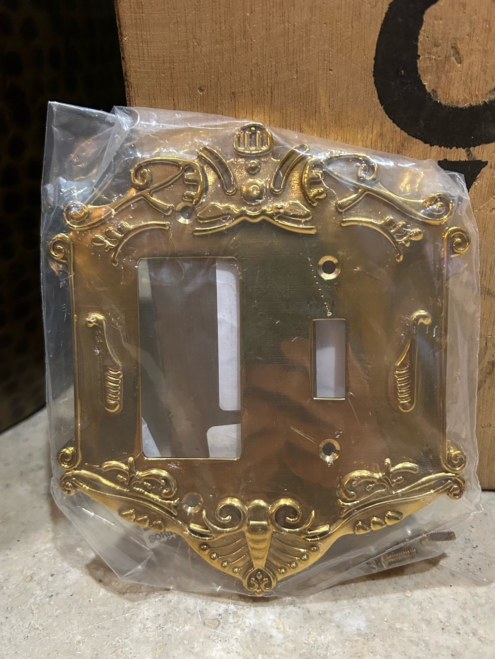 NOSTALGIC WAREHOUSE Victorian Toggle & Rocker Switch Plate Polished Brass